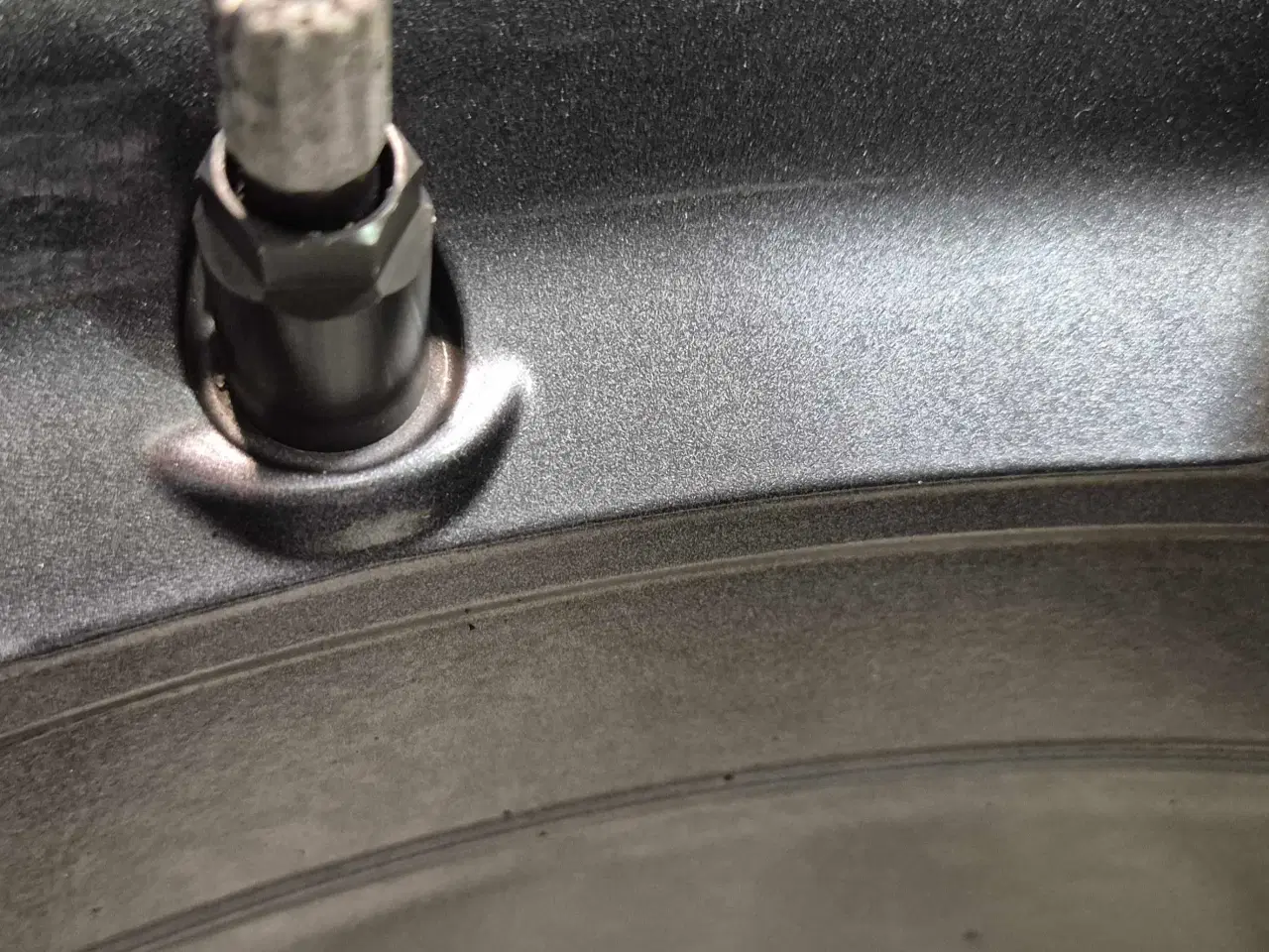 Billede 4 - TESLA MODEL 3 ORIGINAL ALUFÆLGE MED SOMMERDÆK 