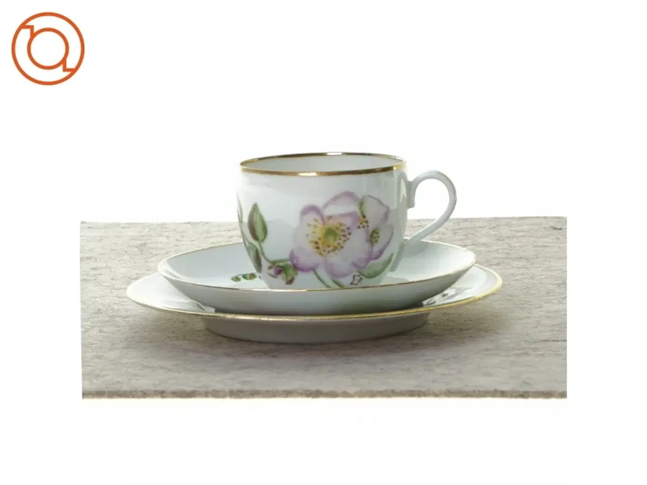 Billede 2 - Kaffekopper med underkopper og tallerkener fra Københavns Porcellains Maleri (str. Kop 7 x 5 cm underkop 13 cm tallerken 16 cm)