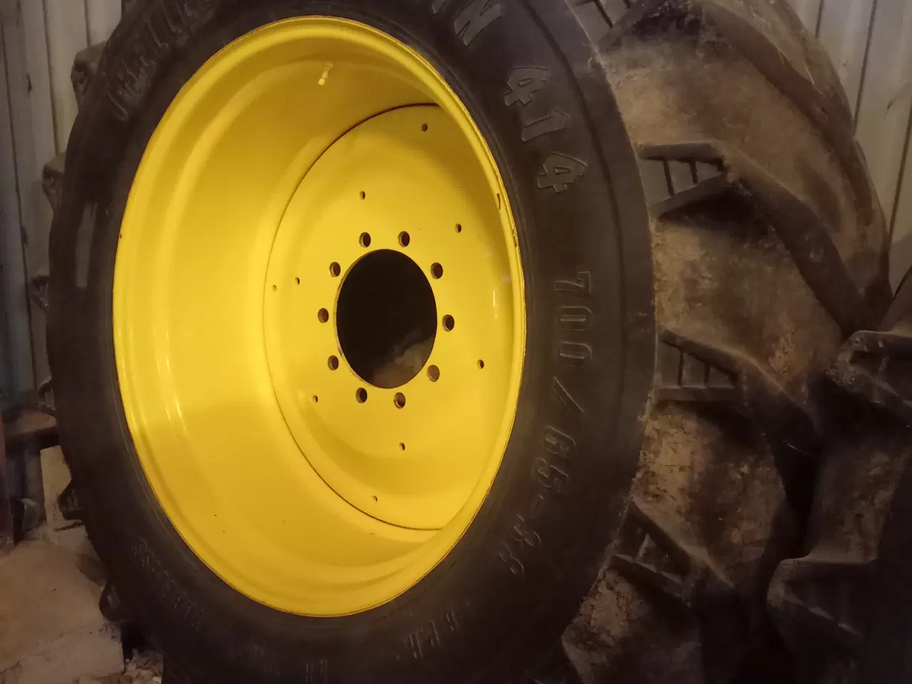 Billede 2 - Brede dæk til sprøjte. 