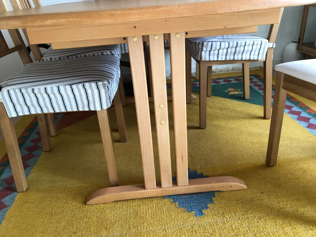 Billede 4 - Spisebord, Gangsø,  med 4 stole