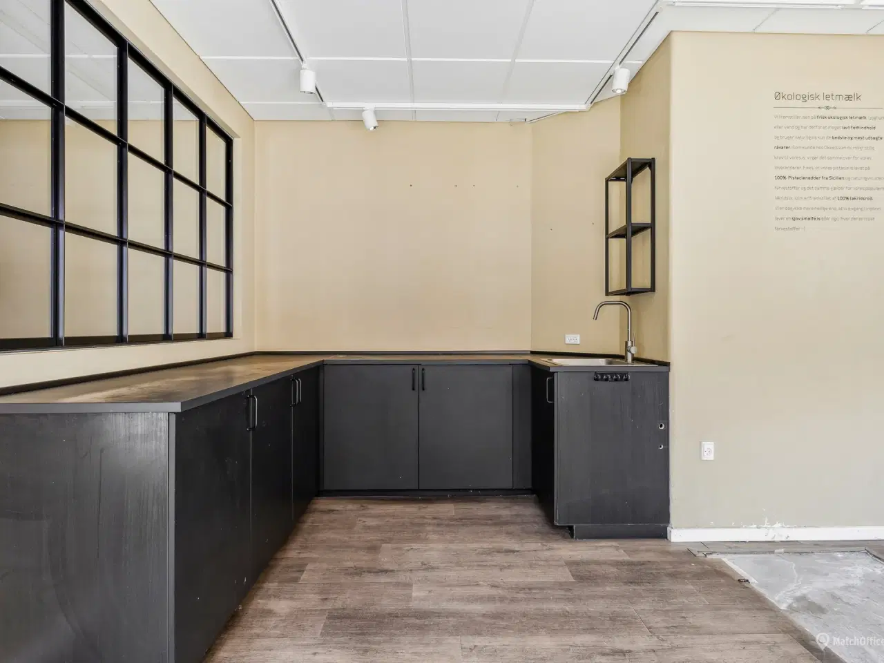 Billede 5 - Moderniseret og flot lejemål med store facadevinduer