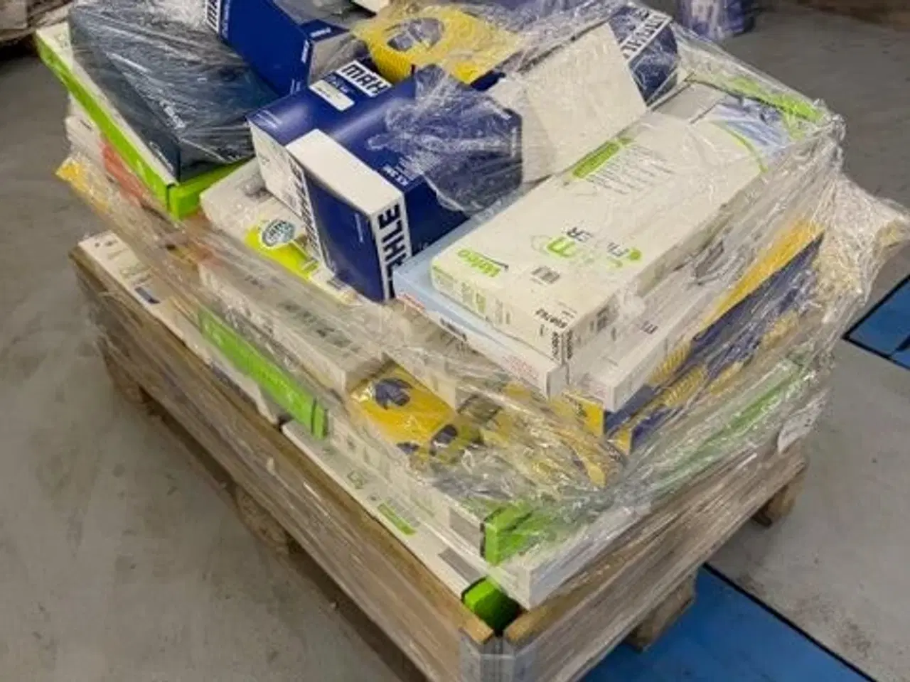 Billede 2 - 2 paller med Kabinefilter & luftfilter - Cirka 300 stk. - Kostpris 22.000 kr. ex. moms