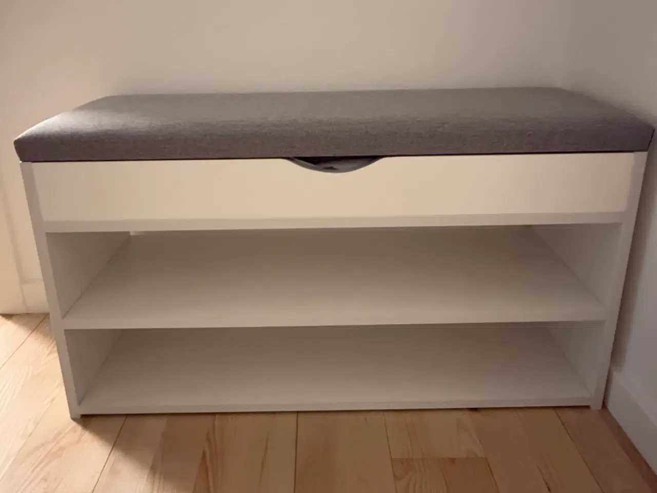 Billede 2 - Shoe Rack with Seating & Storage – Excellent Cond