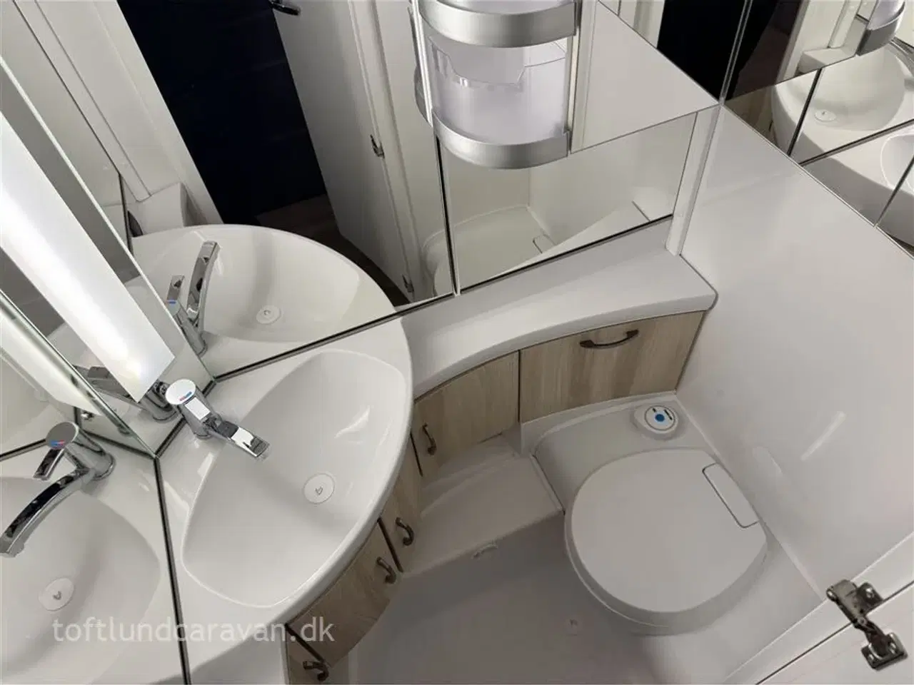 Billede 16 - 2026 - Hobby De Luxe 495 UL   NY 2026. Sønderjyllands aut. HOBBY forhandler. Enkeltsenge m/lameludtræk, NU PÅ LAGER TIL OMGÅENDE LEVERING.