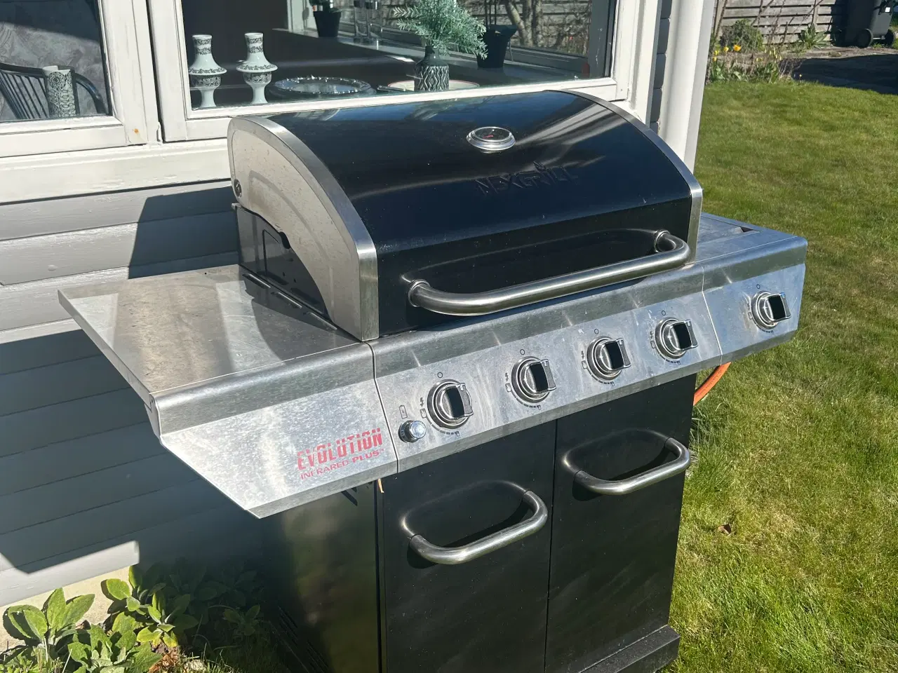 Billede 1 - Stor havegrill sælges, med gasflaske