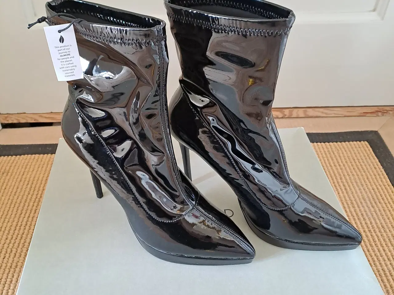 Billede 8 - Nye spejlblanke sorte lak støvler.