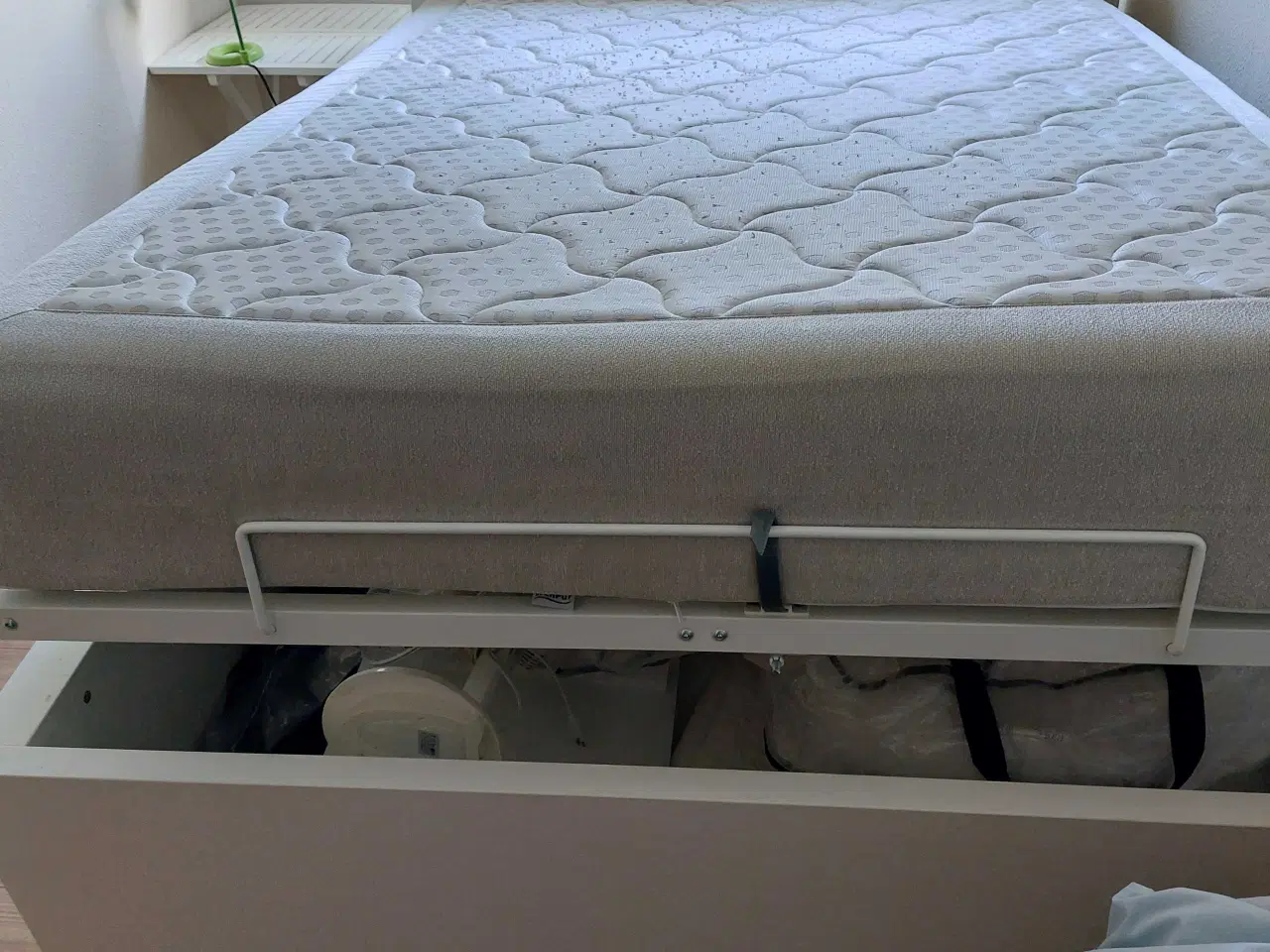 Billede 2 - Seng med opbevaring under 