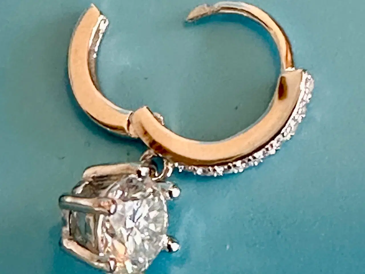 Billede 5 - Nye sølvøreringe med 1 karat moissanite i hver.