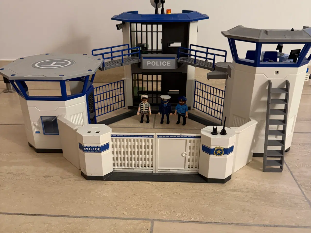 Billede 1 - Playmobil politistation med fængsel