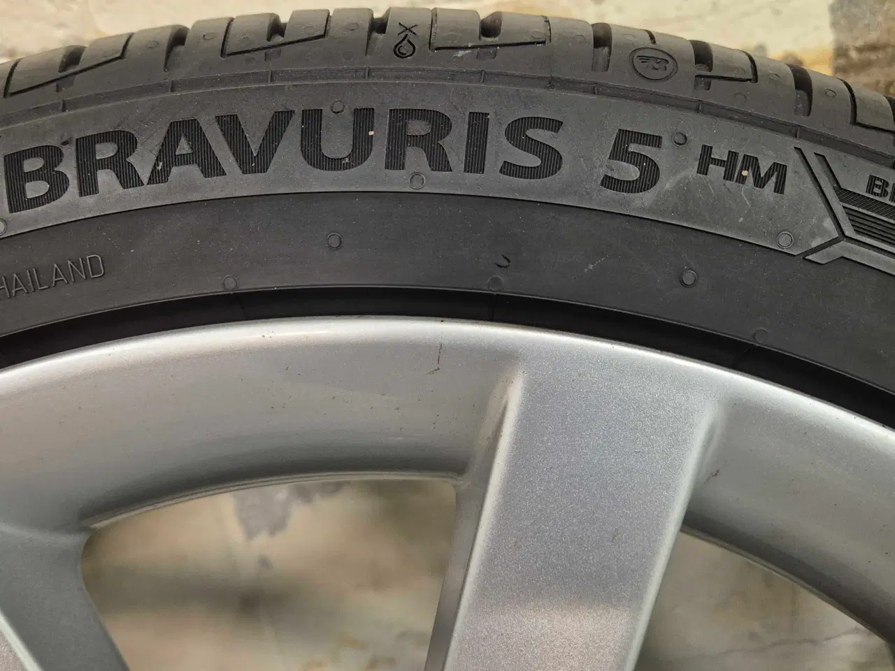 Billede 5 - SKODA 18" ORIGINAL ALUFÆLGE MED NYE SOMMERDÆK5x112