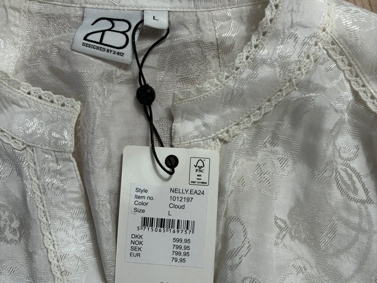 Billede 2 - Super flot Skjortebluse i lækker kvalitet 