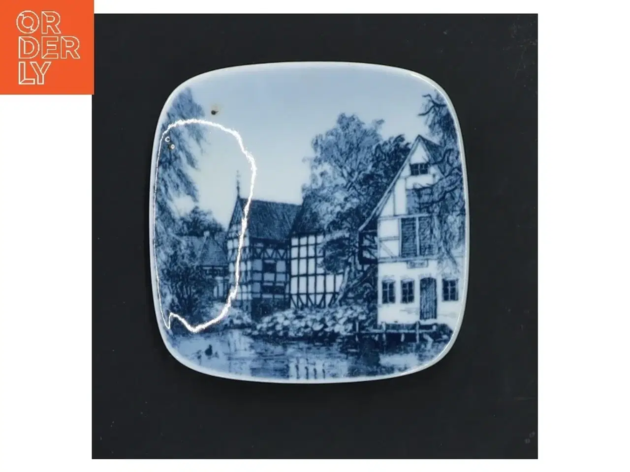 Billede 1 - Porcelænsplatte med motiv af Aarhus fra B&G (str. 8,5x8,5 cm)