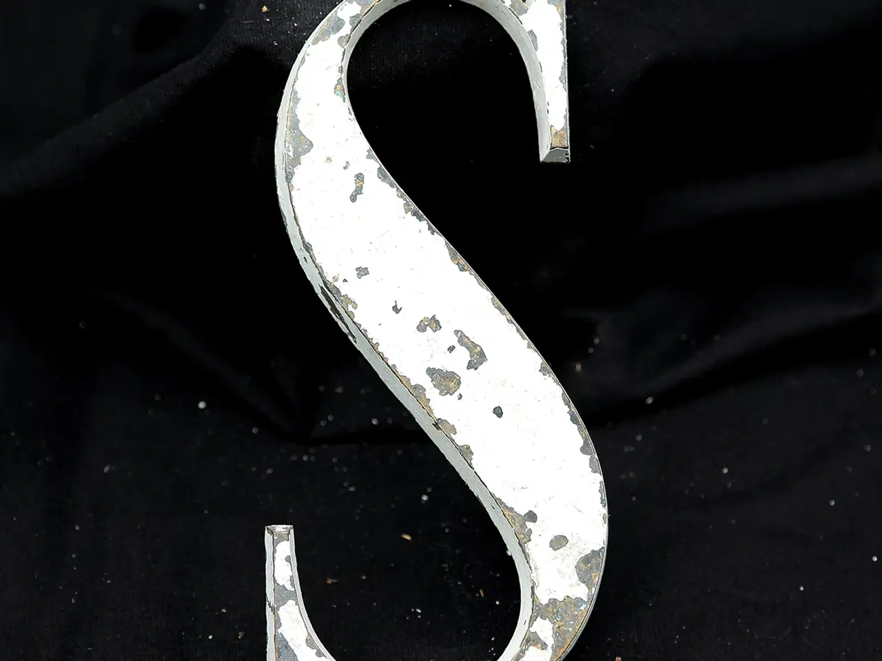 Billede 3 - Messing facadebogstav “S” – rå patina