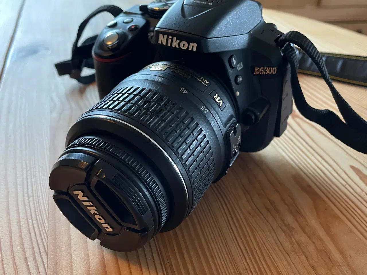 Billede 2 - Nikon D5300 med tilbehørspakke, alt i top stand.