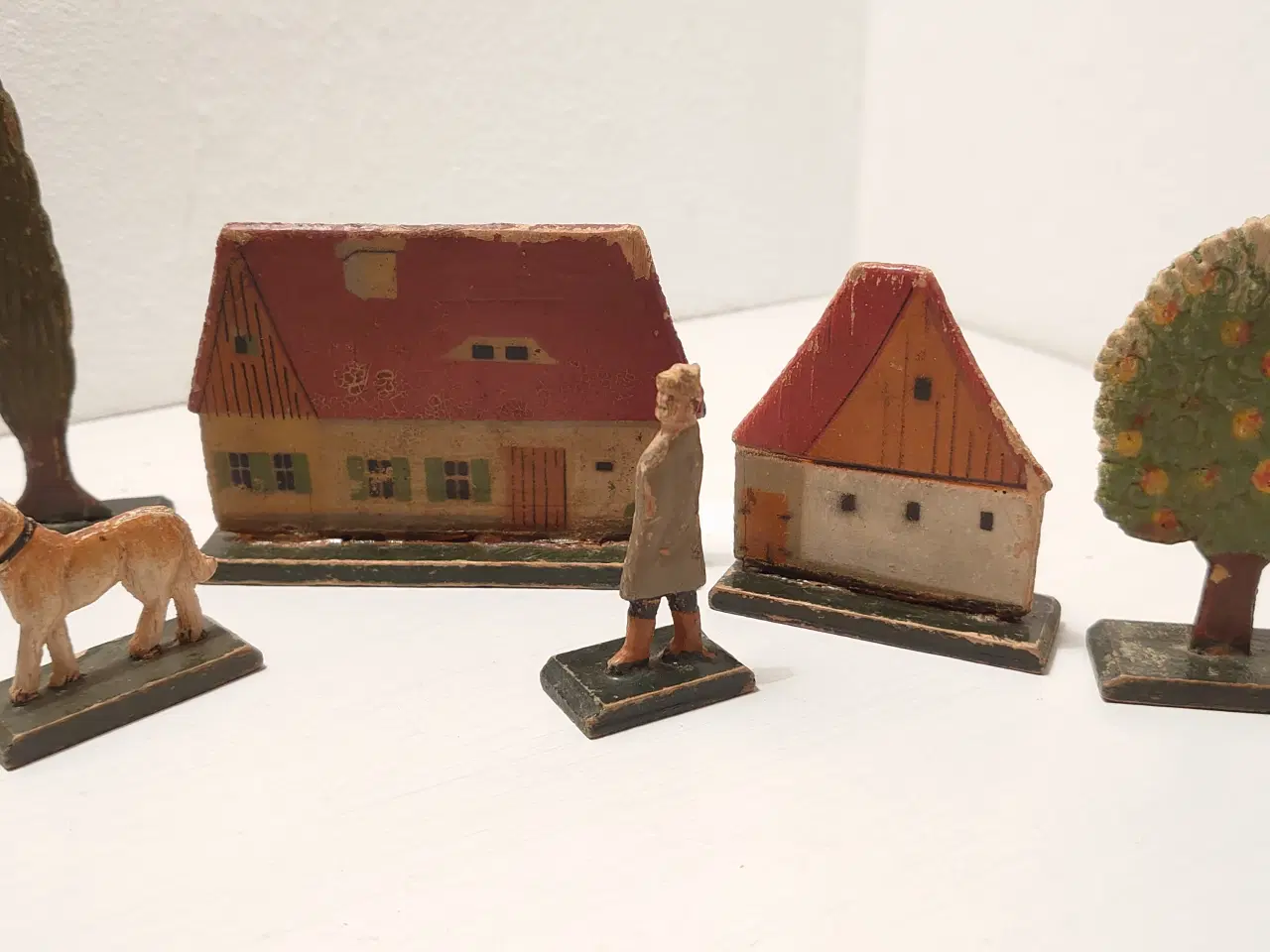 Billede 2 - Erzgebirge:Lille miniature landsby.19 dele.Ca.1920