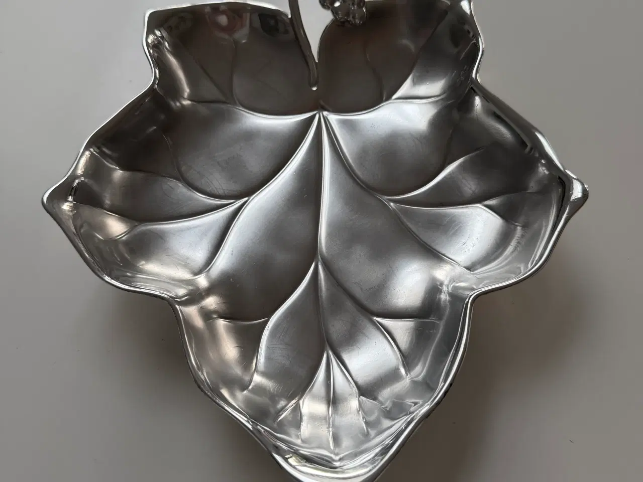 Billede 2 - Smukt bladformet fad/skål