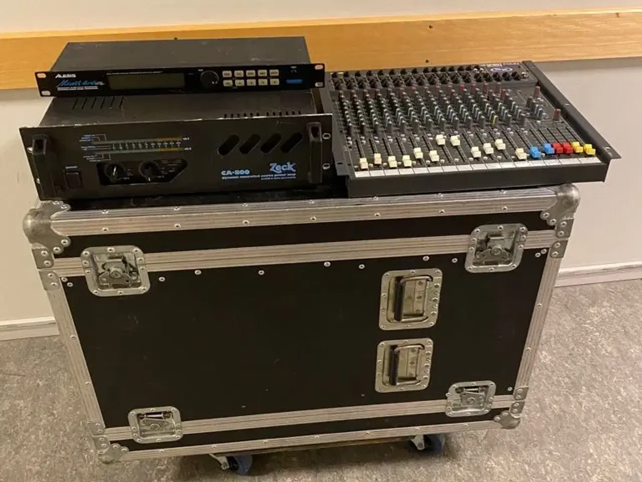 Billede 1 - Mixer, forstærker, effekt og flightcase