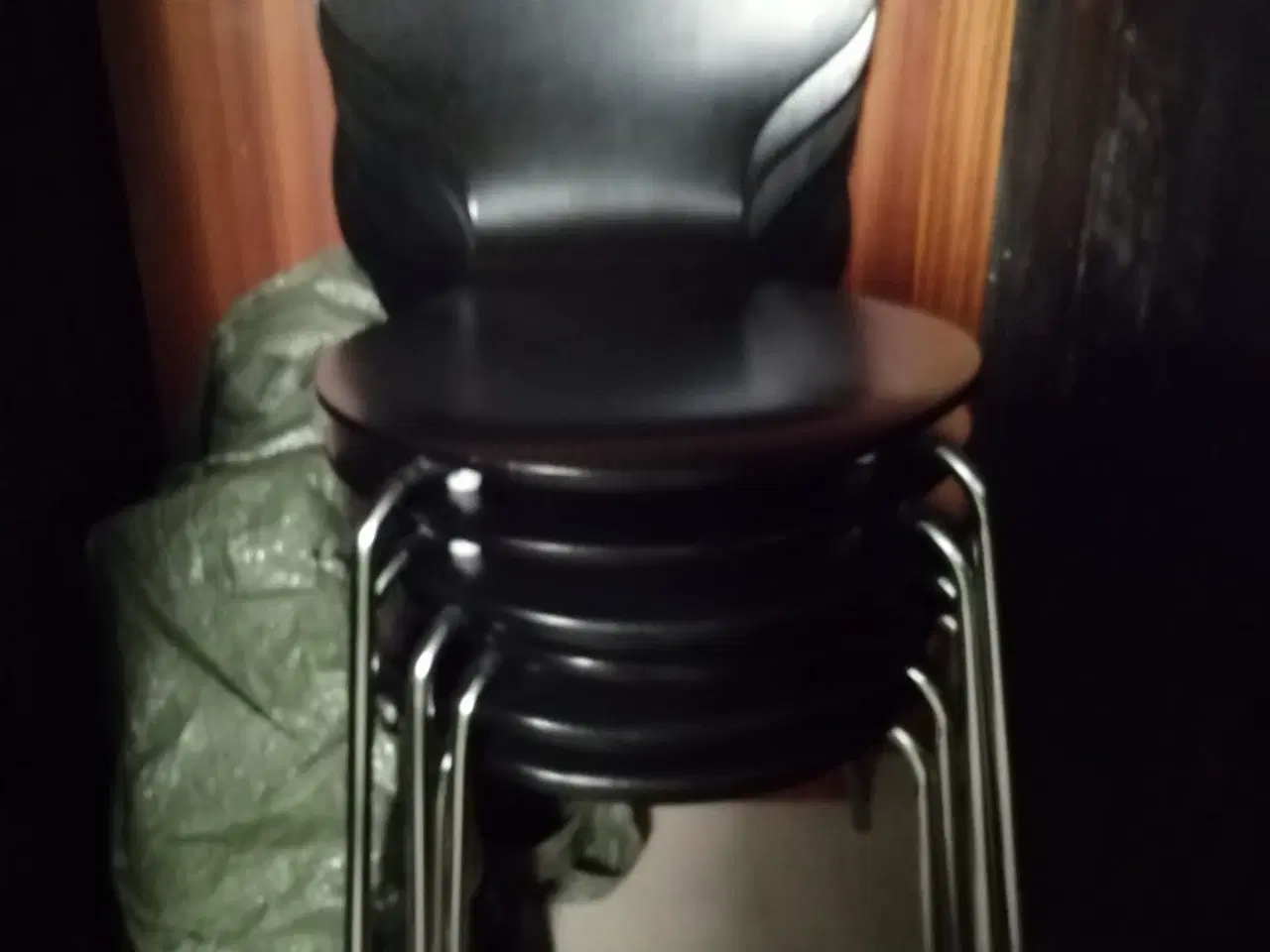 Billede 2 - Stole 7 stk i sort 50 kr. pr stk.  