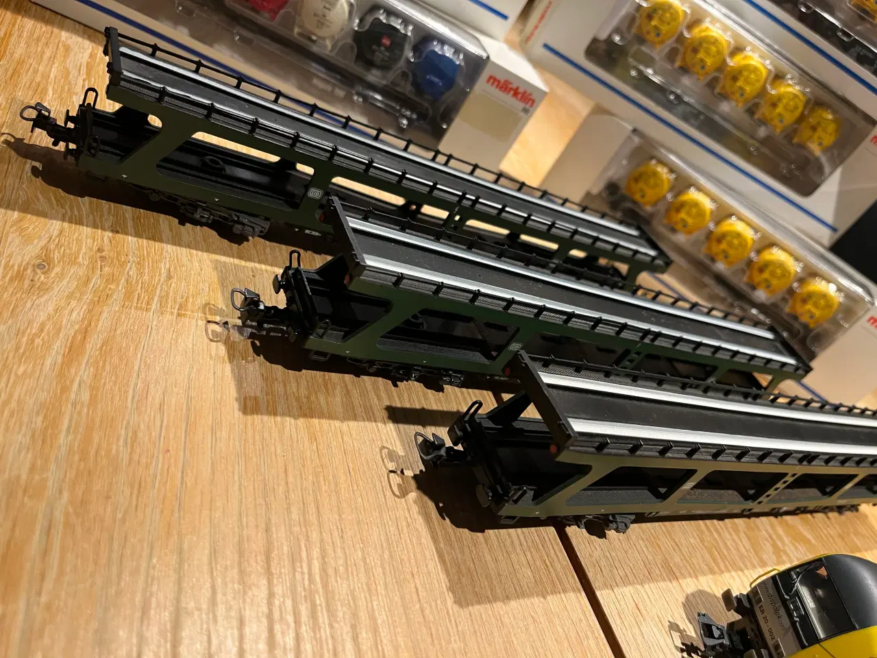 Billede 6 - SOLGT Märklin samling af vogne og diesellok