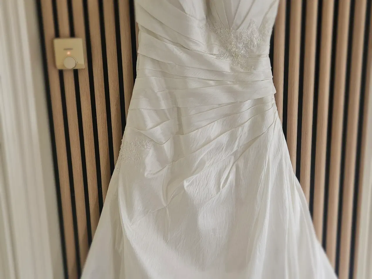 Billede 4 - Brudekjole med underskørt