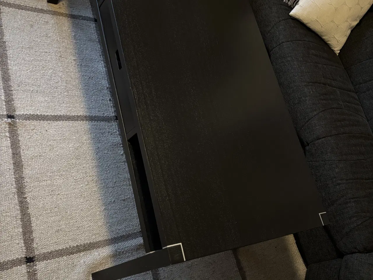 Billede 1 - Solid og tungt sofabord.