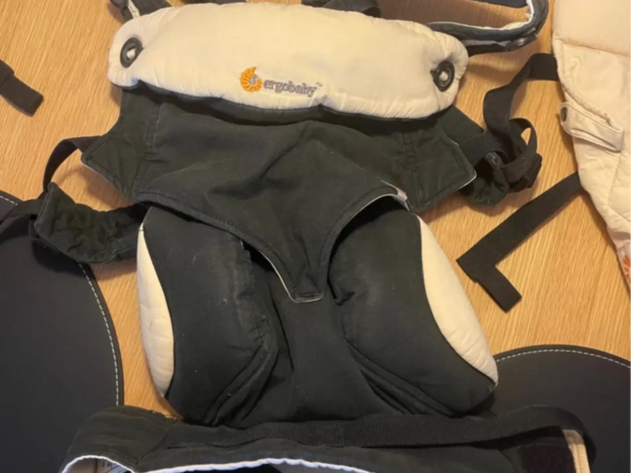 Billede 2 - Ergobaby bæresele inkl. babyindsats
