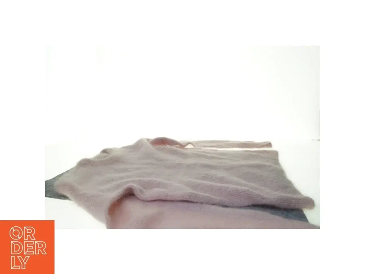 Billede 2 - Strikket trøje (str. Brystmål 52 cm længde 60 cm armlængde 80 cm)