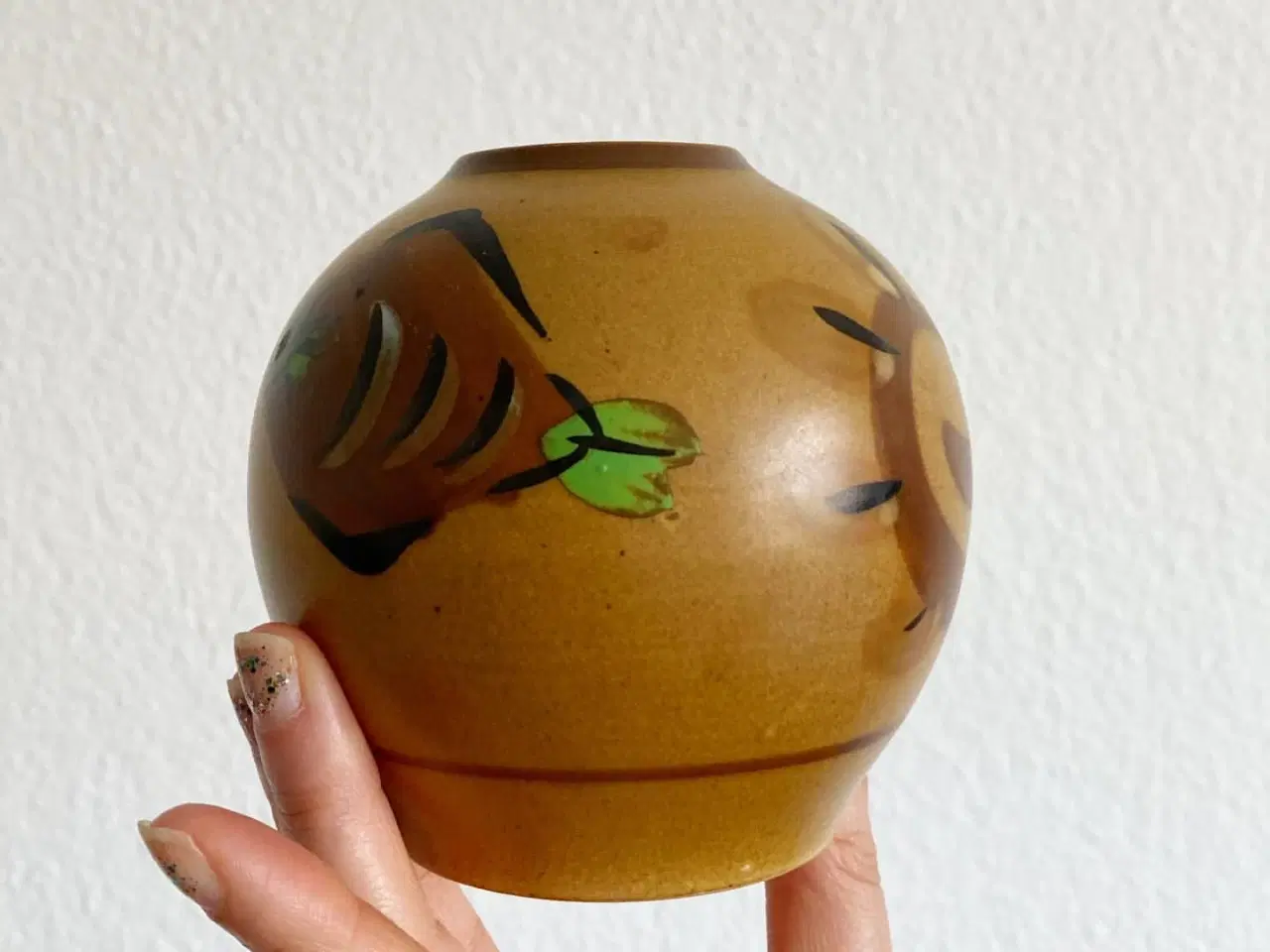 Billede 2 - Brun glasur, fisk m mint detaljer