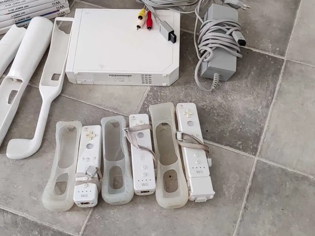 Billede 2 - Wii plus spil samt tilbehør 
