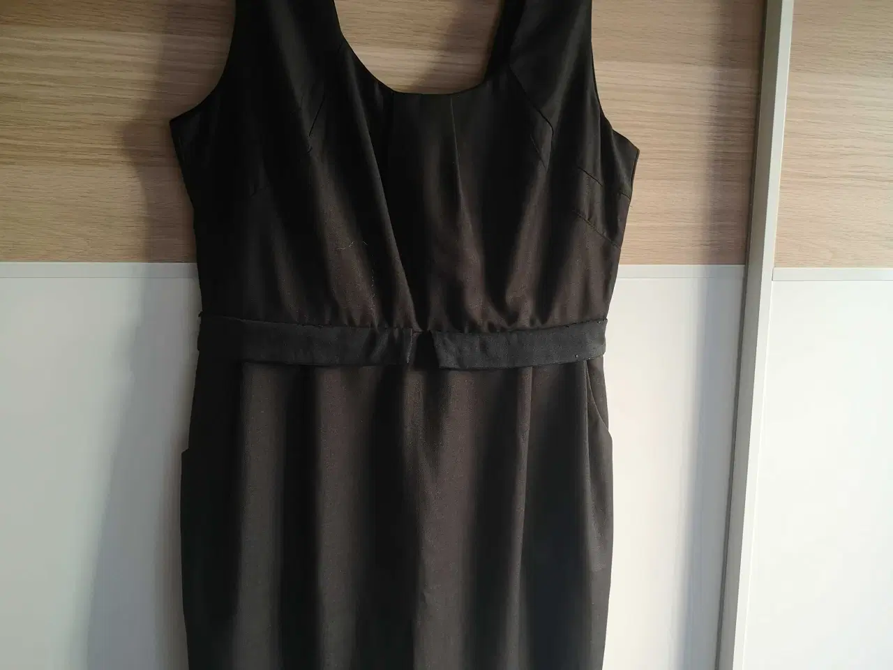 Billede 2 - Ny sort kjole 