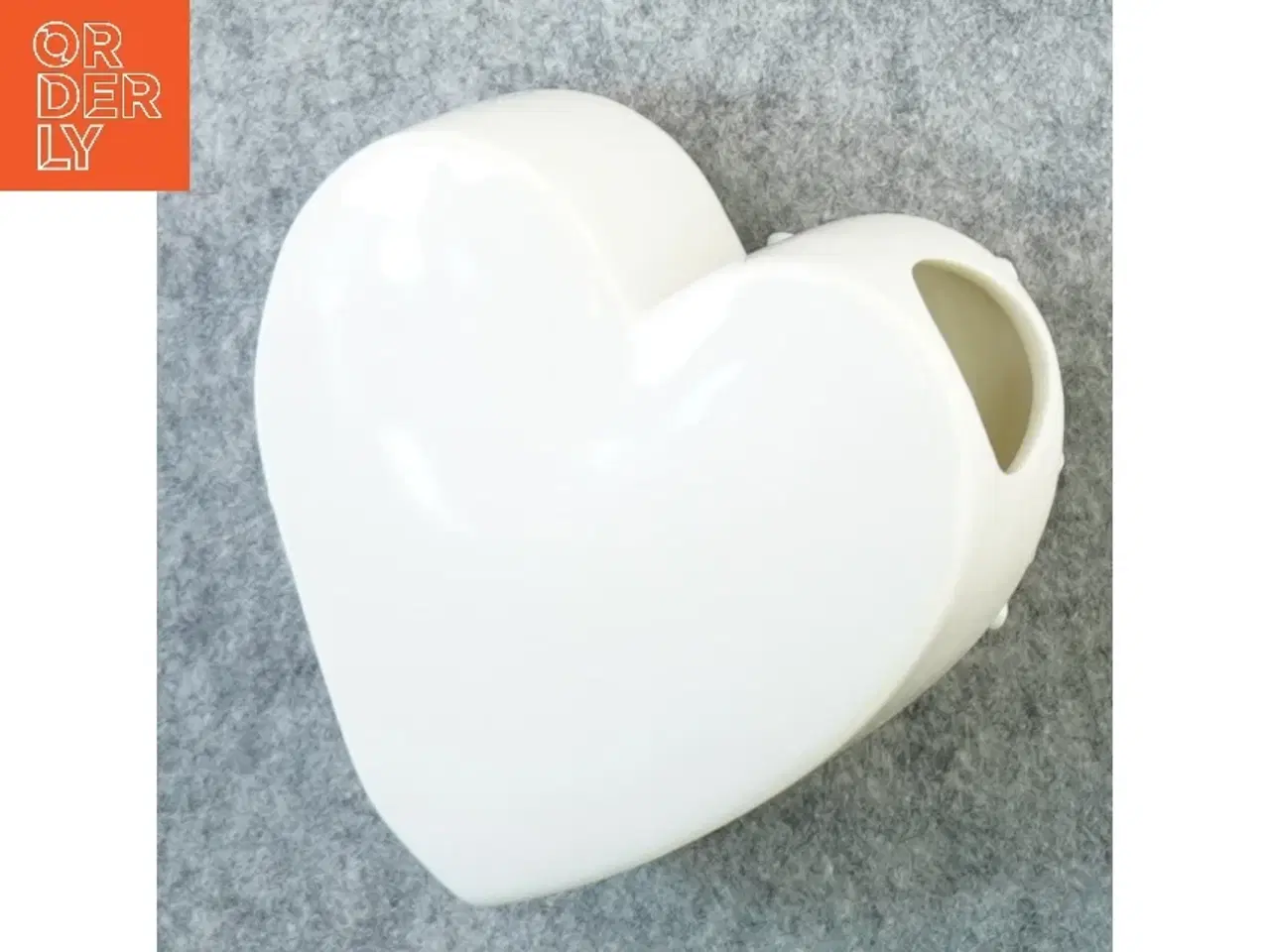 Billede 3 - Porcelæns vase, hjerte form (str. 12 x 13 x 6 cm)