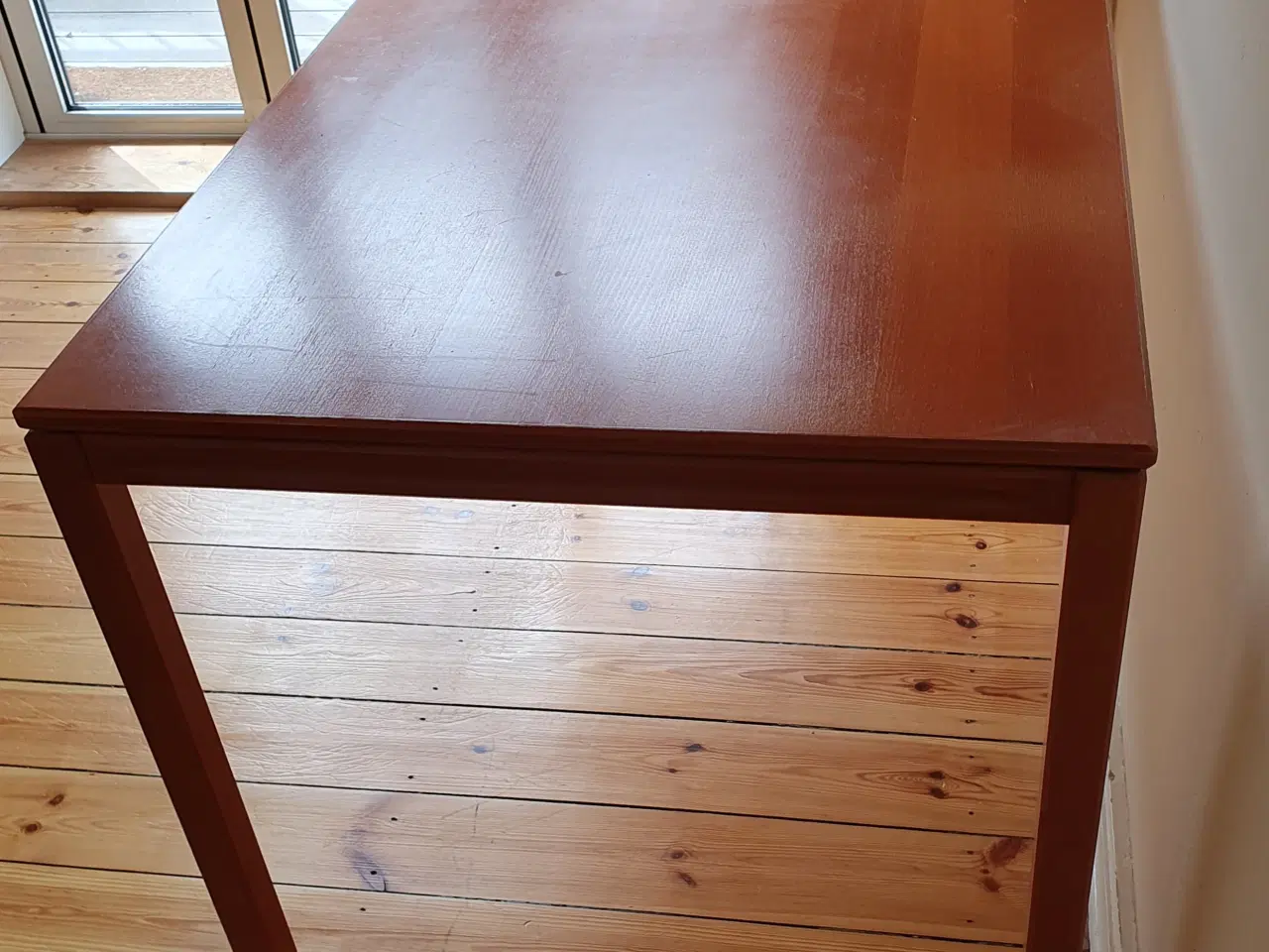 Billede 2 - IKEA skrivebord gives væk 