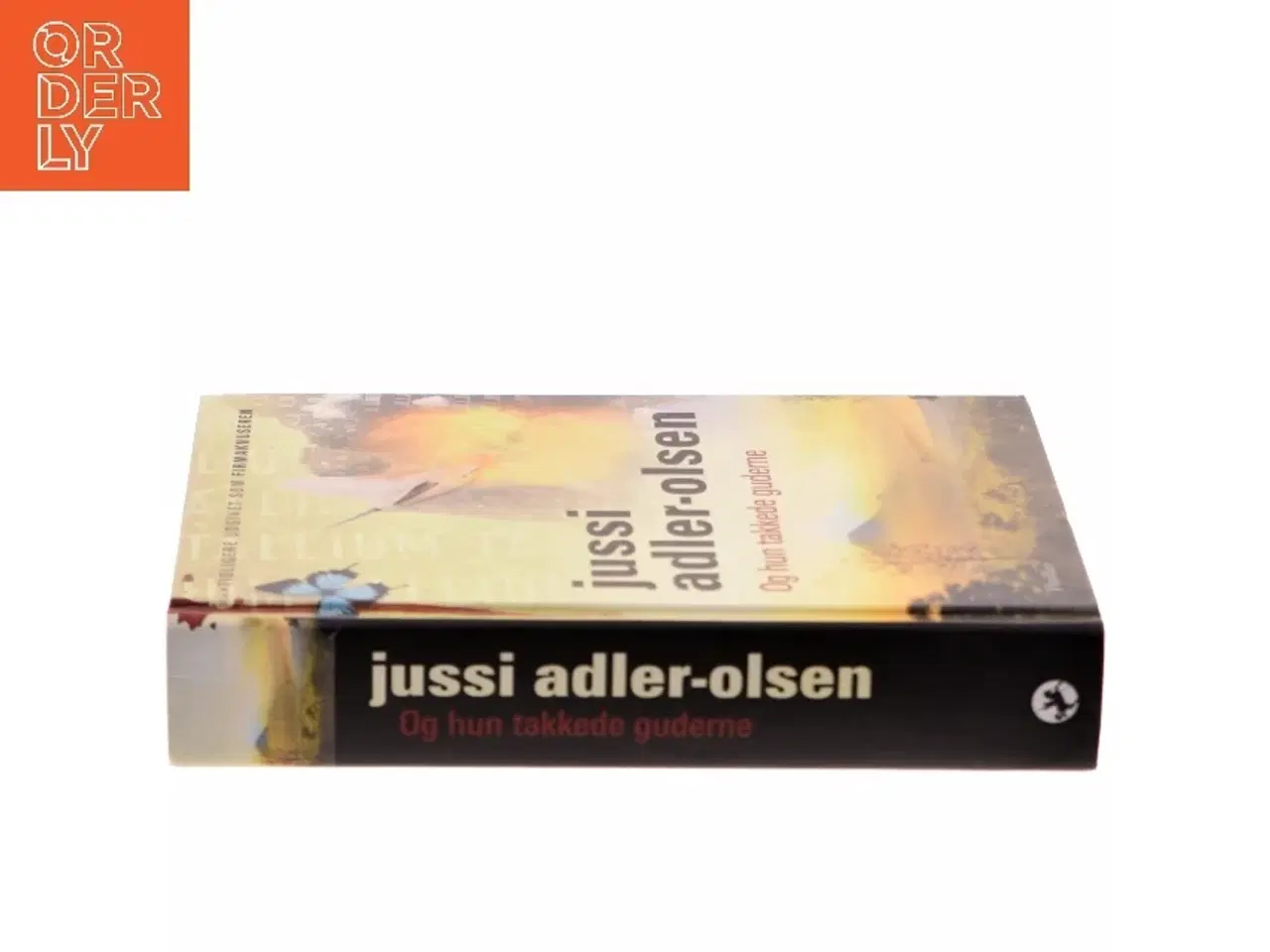 Billede 2 - Og hun takkede guderne af Jussi Adler-Olsen (Bog)