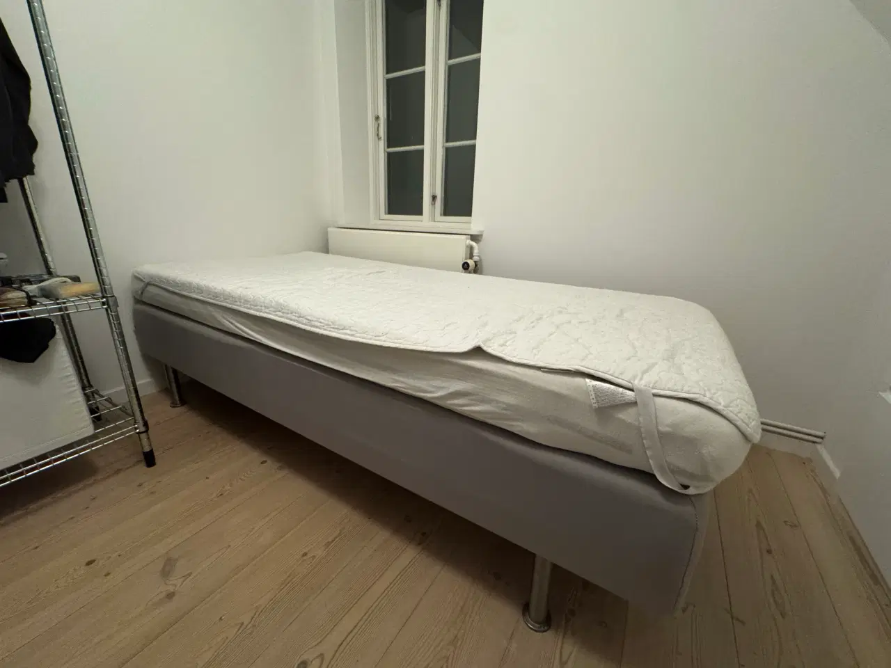 Billede 1 - Seng med topmadras