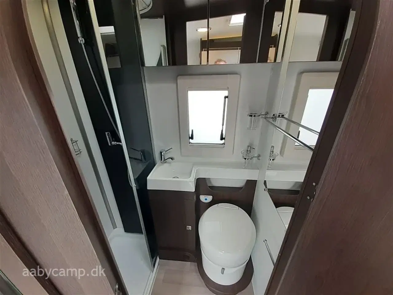 Billede 18 - 2021 - Benimar Sport 323 NK   Den Perfekte Familie camper. NK pakke. automatgear. solceller. Bemærk kun 20,000 Km !!!!