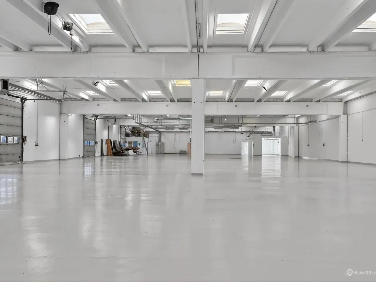 Billede 6 - Stort lagerlejemålet med egne kontorlokaler et stort befæstet areal og store porte