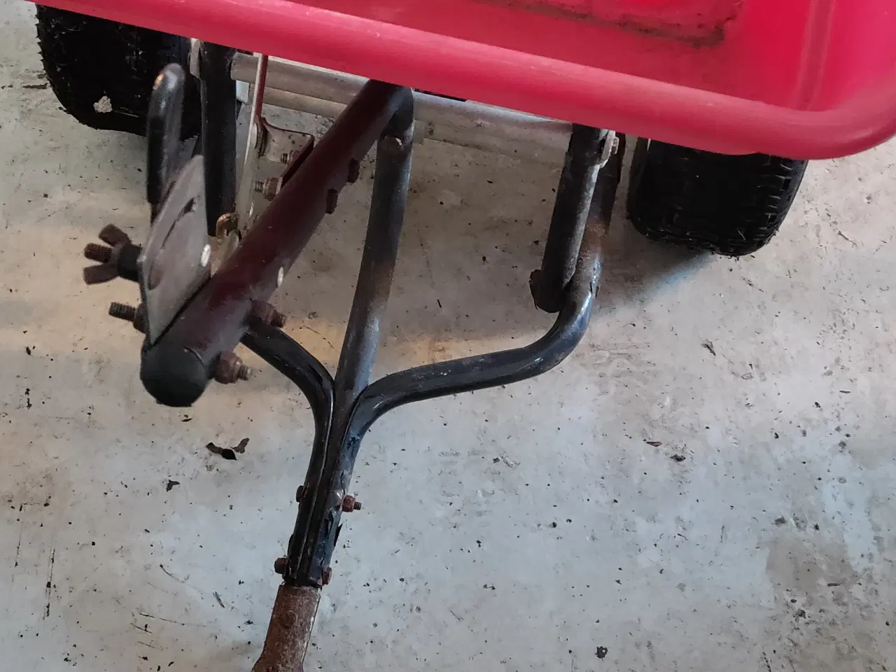 Billede 2 - Saltspreder til minitraktor