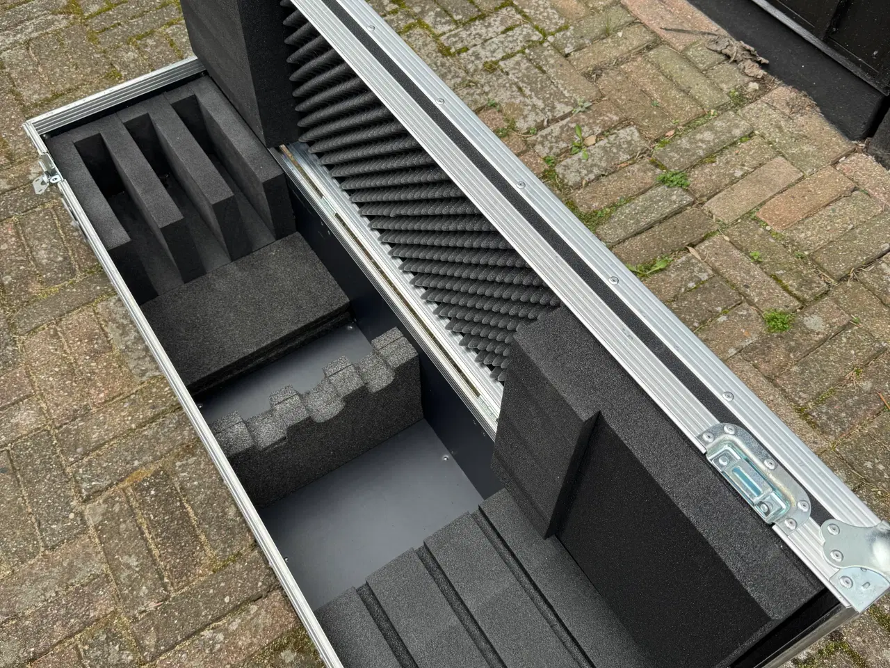 Billede 4 - Våbenkuffert til 3 våben, specialbygget flightcase