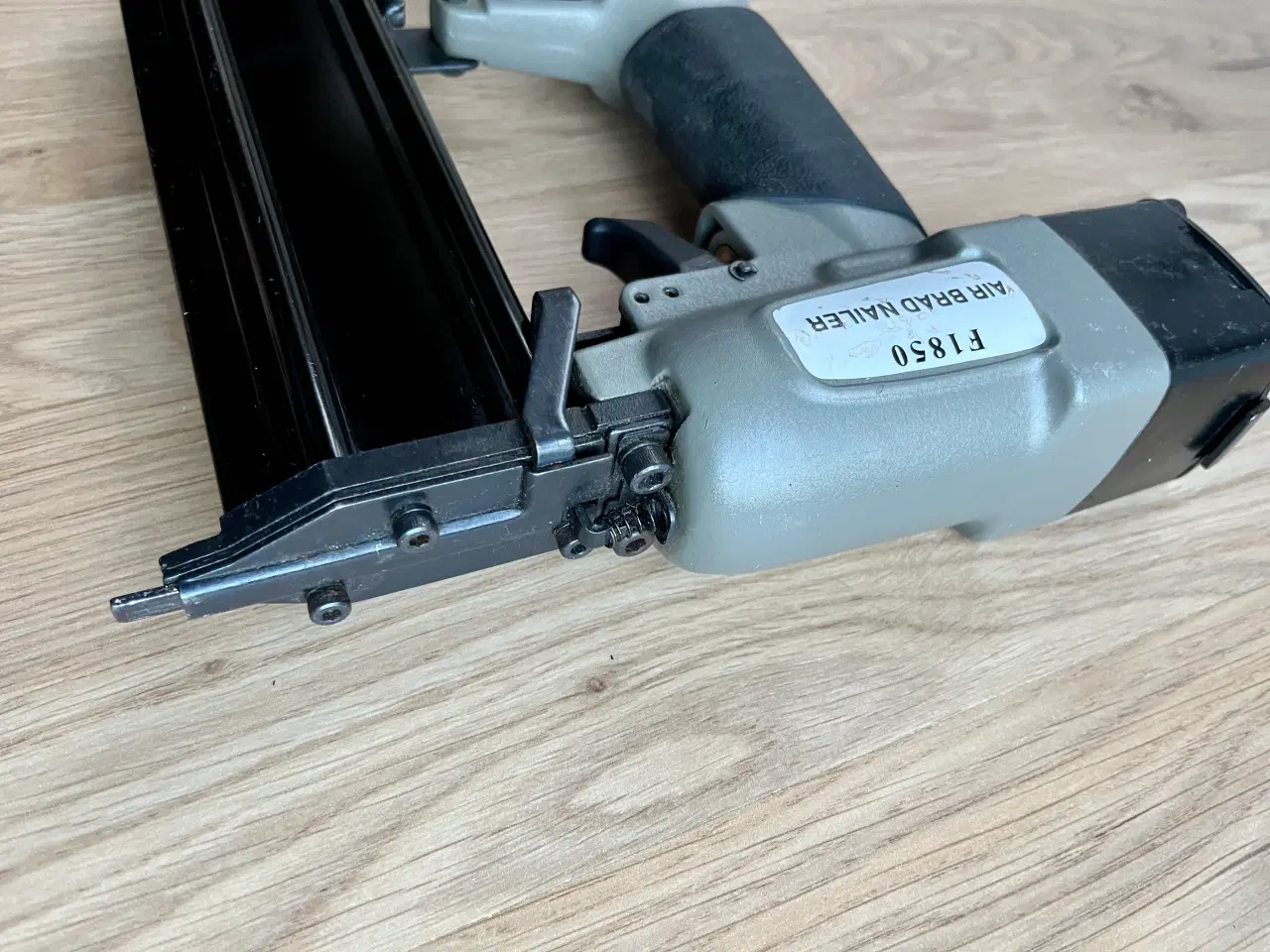 Billede 2 - Sømpistol inkl. en kasse søm