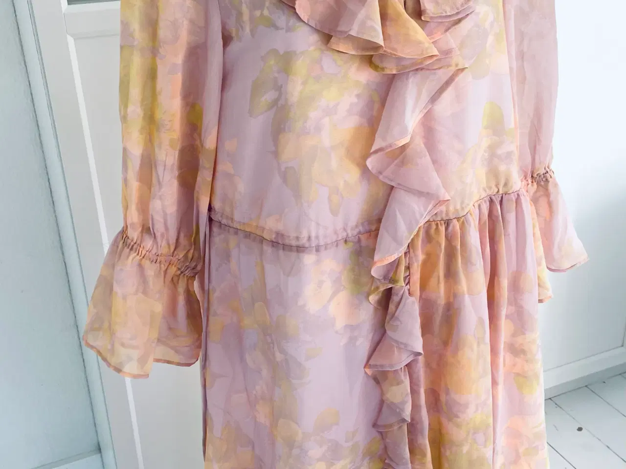 Billede 5 - Smuk kjole i god stand 