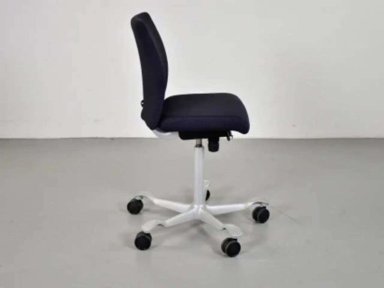 Billede 4 - Häg h04 4200 kontorstol med sort/blå polster og sølvgråt stel