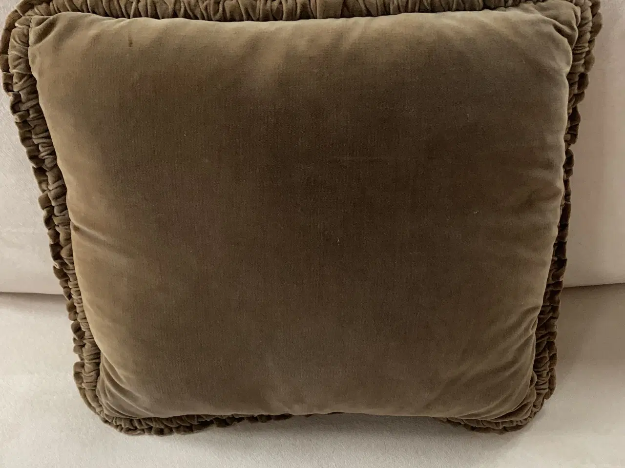 Billede 9 - Broderede vintagesofapuder i fin stand