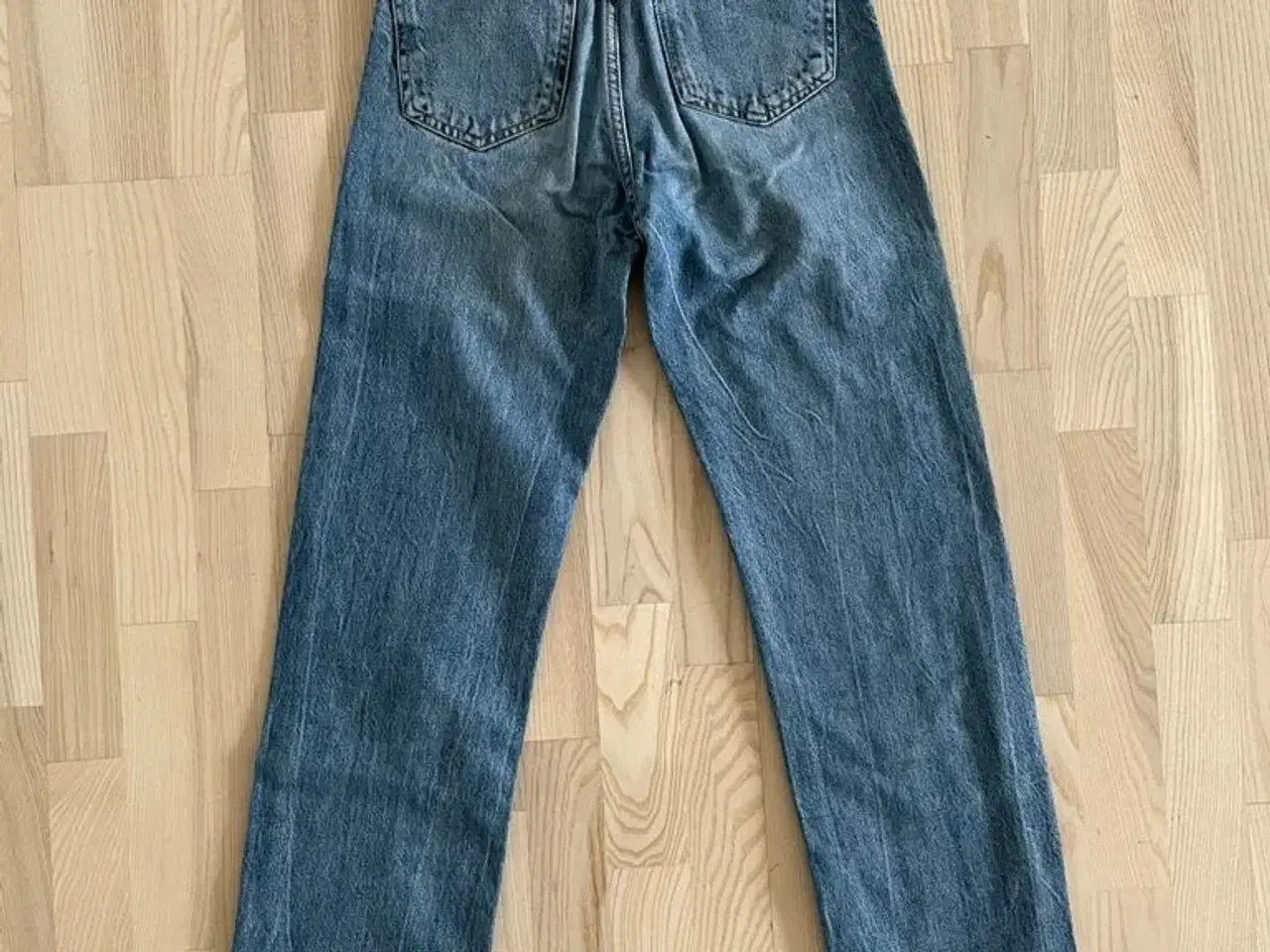 Billede 1 - Bershka jeans til pige str. 13-14 år