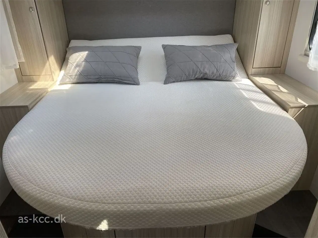 Billede 15 - 2021 - Sun Living S 75 SC   Sunl Living Autocamper med  fritstående dobbeltseng