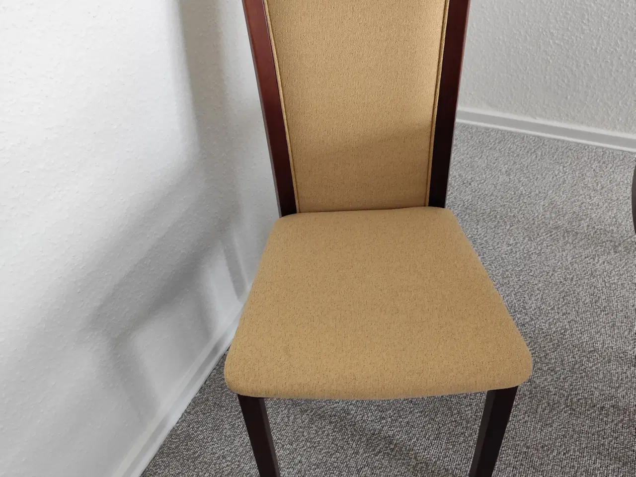 Billede 2 - Mahognibord m. 4 stole.