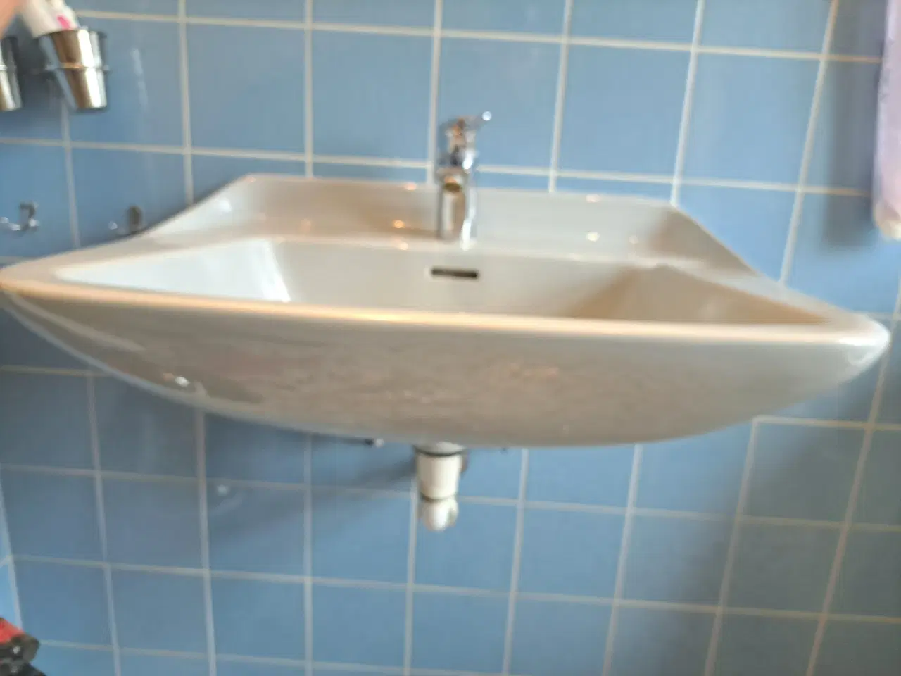 Billede 2 - Lyseblå porcelæns håndvask 