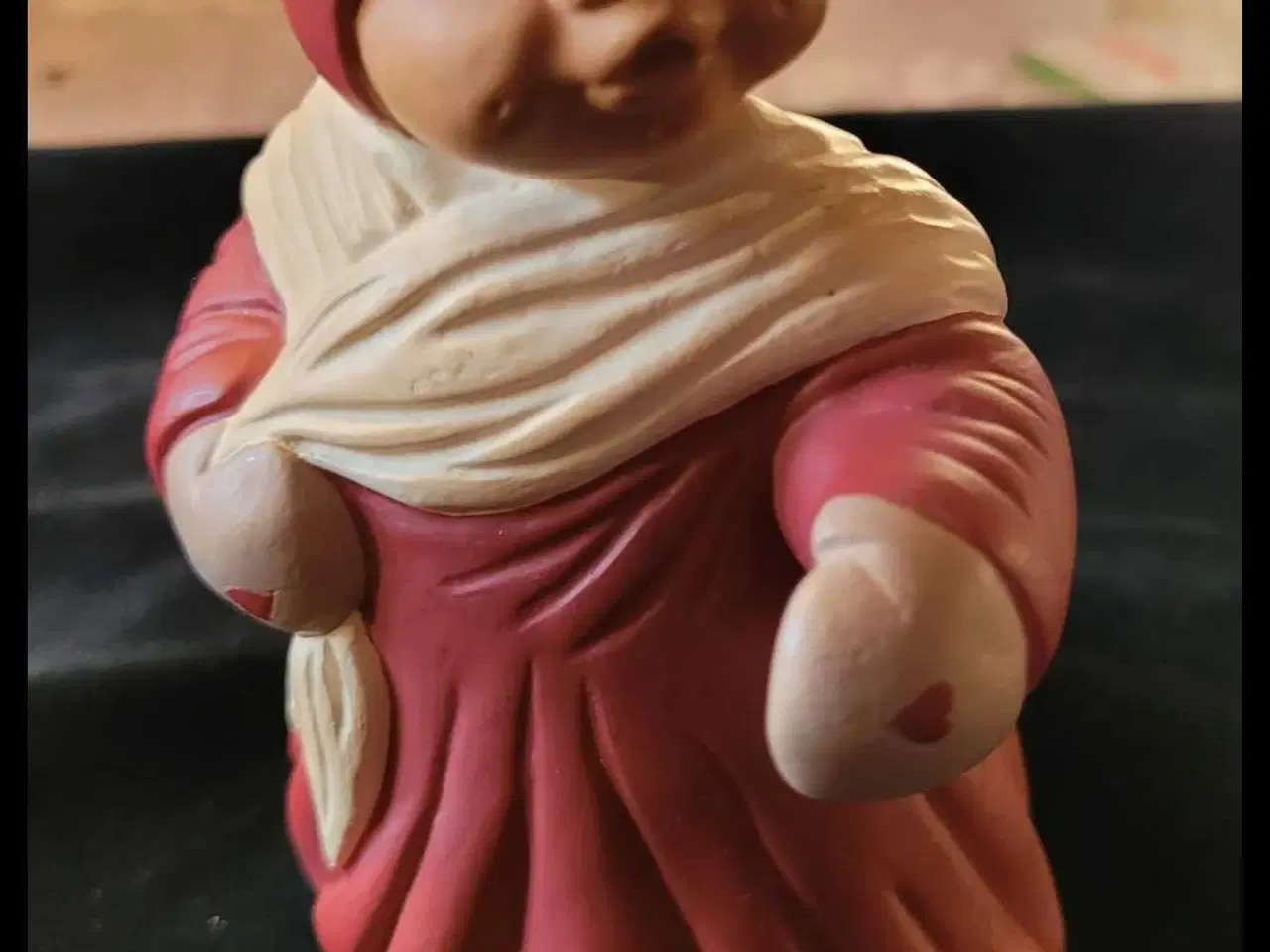 Billede 1 - Etly Klarborg  Et liv med Nisser