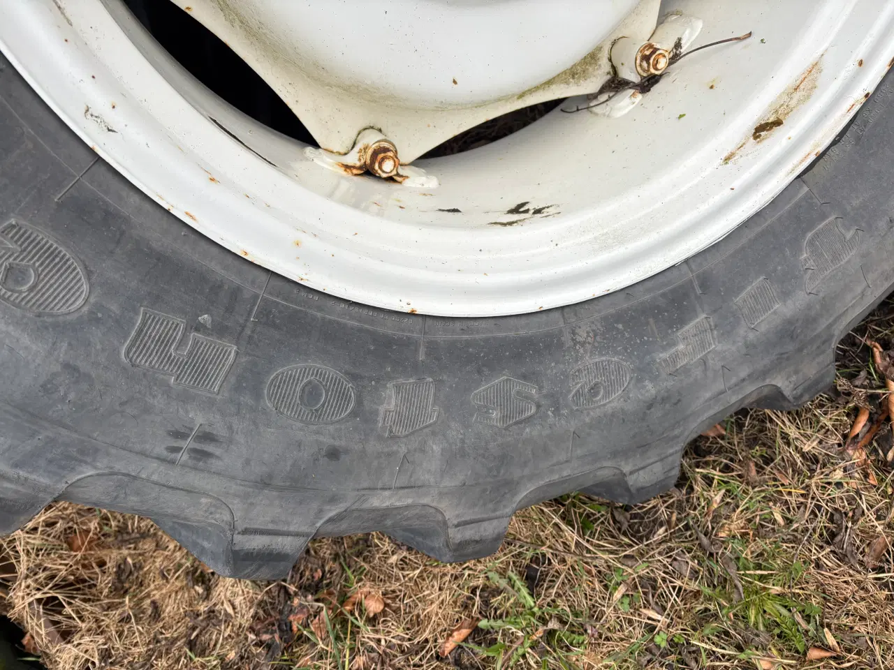 Billede 1 - Traktordæk, forhjul, med New Holland fælge 28"