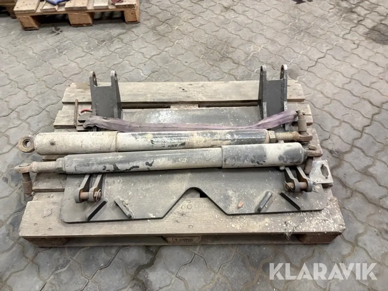 Billede 3 - Frontophæng sneplov til Volvo FM12