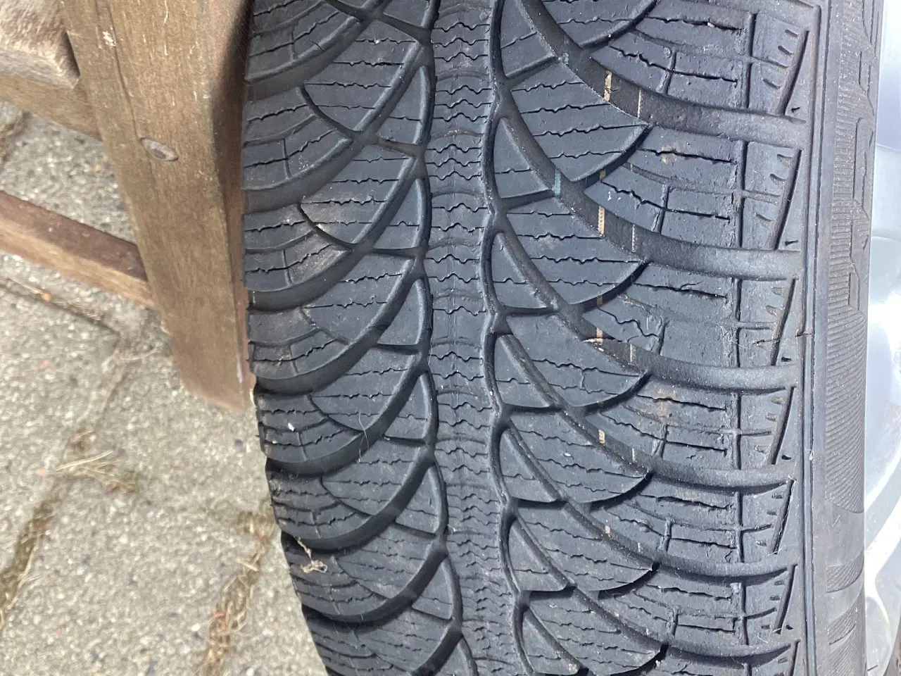 Billede 1 - 4 stk. vinterdæk til Toyota Yaris med alufælge 